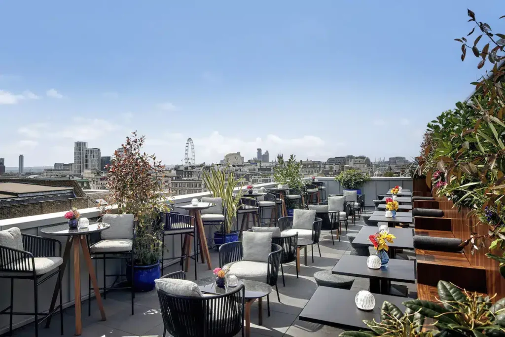 Où dormir à Londres ? Les 7 meilleurs quartiers et hébergements 🇬🇧 52 Amano Covent Garden, un hôtel avec bar sur le toit dans le centre de Londres