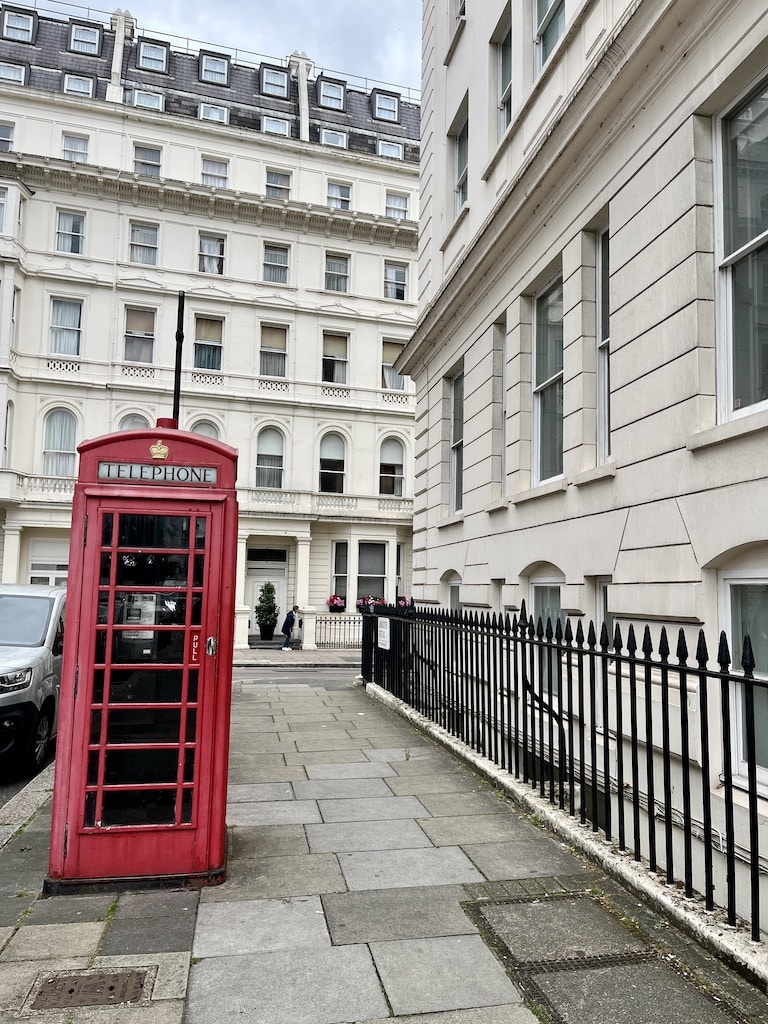 Où dormir à Londres ? Les 7 meilleurs quartiers et hébergements 🇬🇧 40 Cabine téléphonique à Paddington
