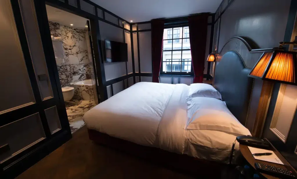 Où dormir à Londres ? Les 7 meilleurs quartiers et hébergements 🇬🇧 53 Mimi’s Soho, un hébergement pas cher à Soho
