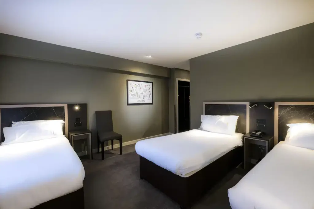 Où dormir à Londres ? Les 7 meilleurs quartiers et hébergements 🇬🇧 61 Royal National, un hôtel pas cher dans le centre de Londres