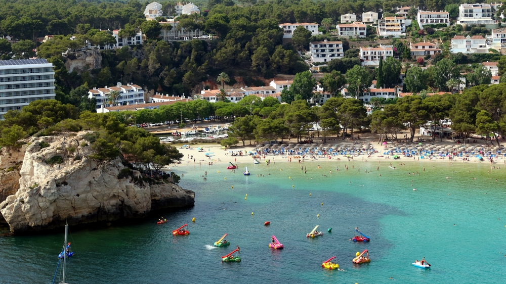 Où dormir à Minorque ? Les 6 meilleurs endroits et hôtels 11 Baie et plage de Cala Galdana à Minorque