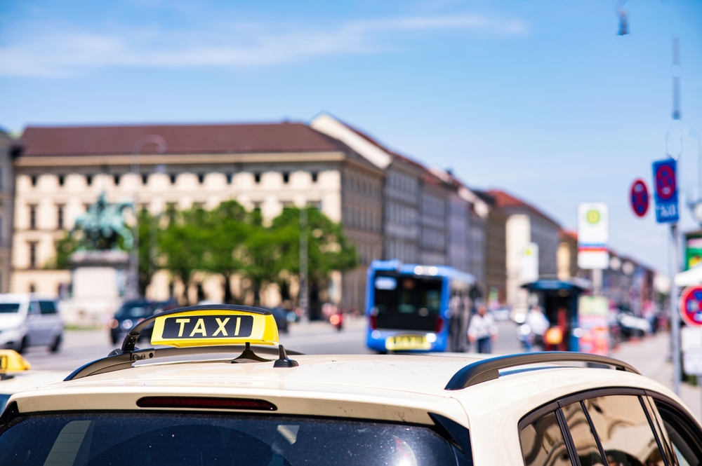 Enseigne de taxi sur une voiture à Munich