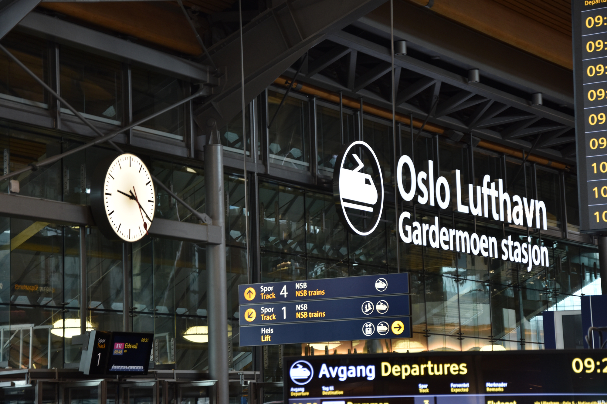 De l’aéroport d’Oslo au centre-ville - guide des transports 13 La gare ferroviaire de l’aéroport d’Oslo-Gardermoen
