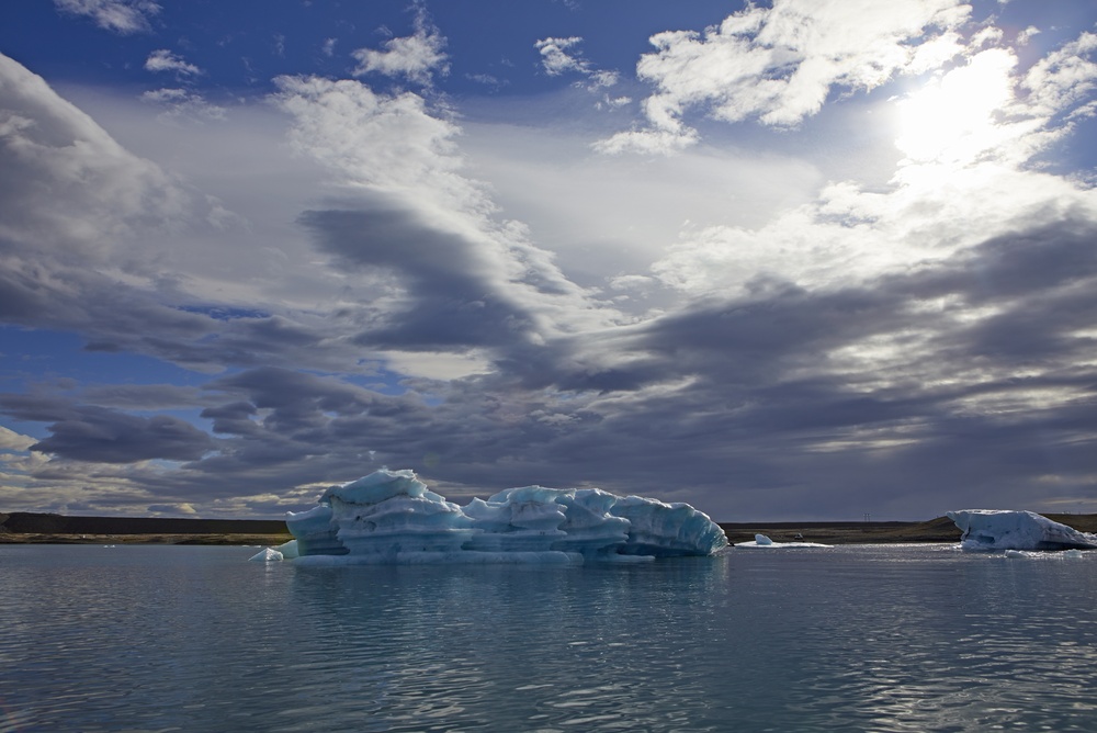 Où dormir en Islande ? Les 7 meilleurs endroits et de bons hôtels 13 Icebergs dans la lagune glaciaire de Jökulsárlón, au pied du Vatnajökull