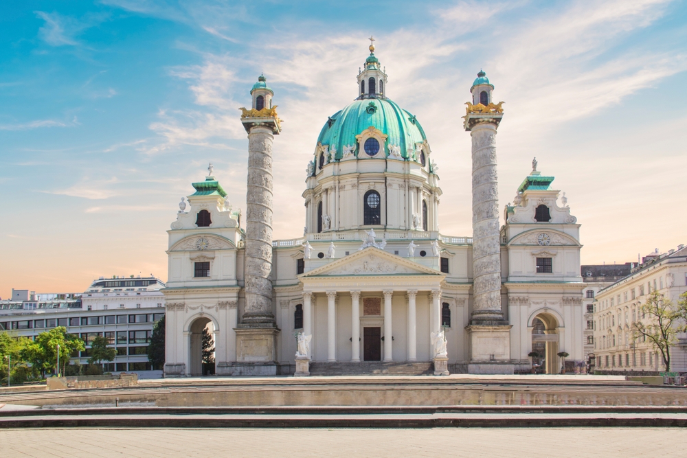 Karlskirche sur la Karlsplatz à Vienne