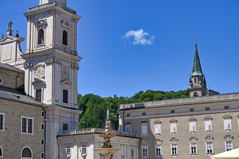 La Residenzplatz dans la vieille ville de Salzbourg