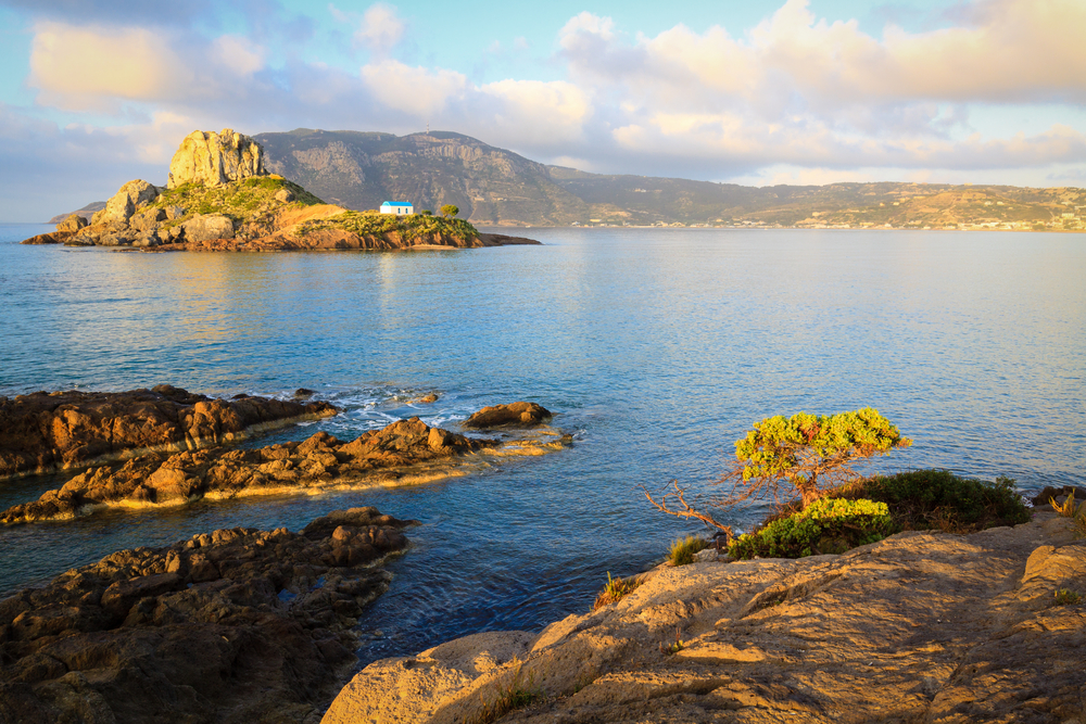 La baie de Kefalos avec la petite île de Kastri à Kos