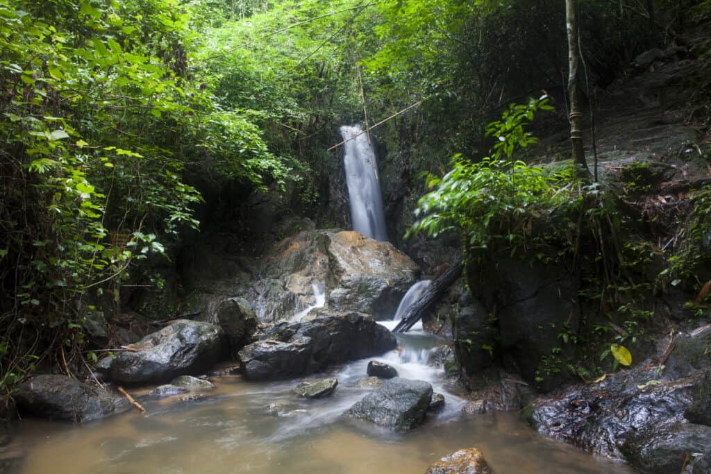 La cascade de Bang Pae dans le parc national de Khao Phra Thaeo à Phuket