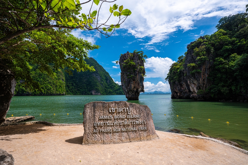 La colonne rocheuse Ko Tapu à James Bond Island dans la baie de Phang Nga