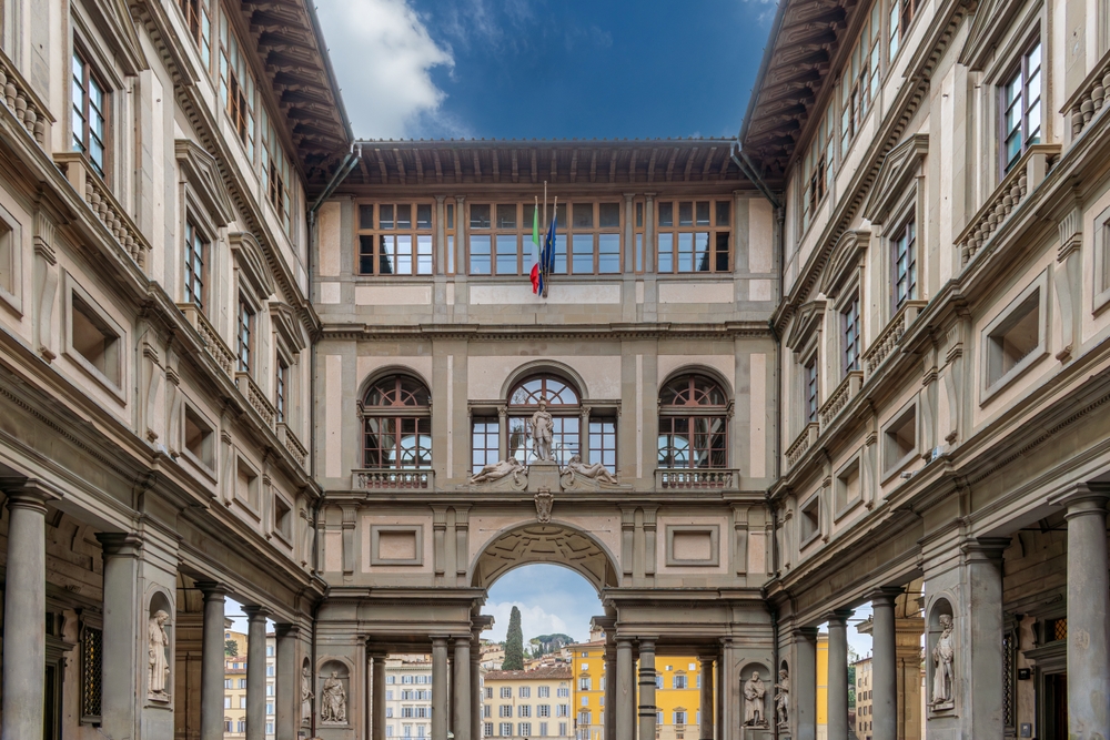 La cour à arcades de la galerie des Offices à Florence