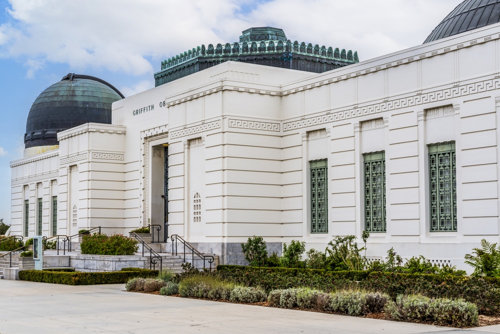 Que faire à Los Angeles ? 19 lieux à voir et activités 18 La façade blanche Art déco de l’observatoire Griffith à Los Angeles