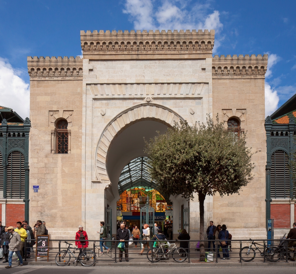 La halle du Mercado Central de Atarazanas vue depuis la Calle Atarazanas à Malaga