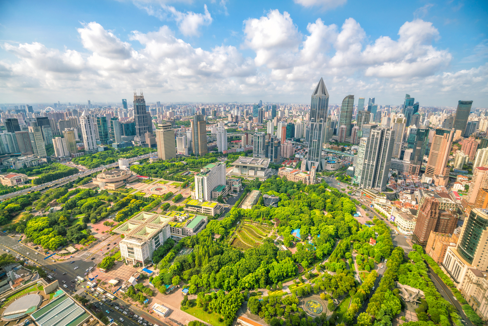 La place du Peuple et son parc à Shanghai vus d’en haut