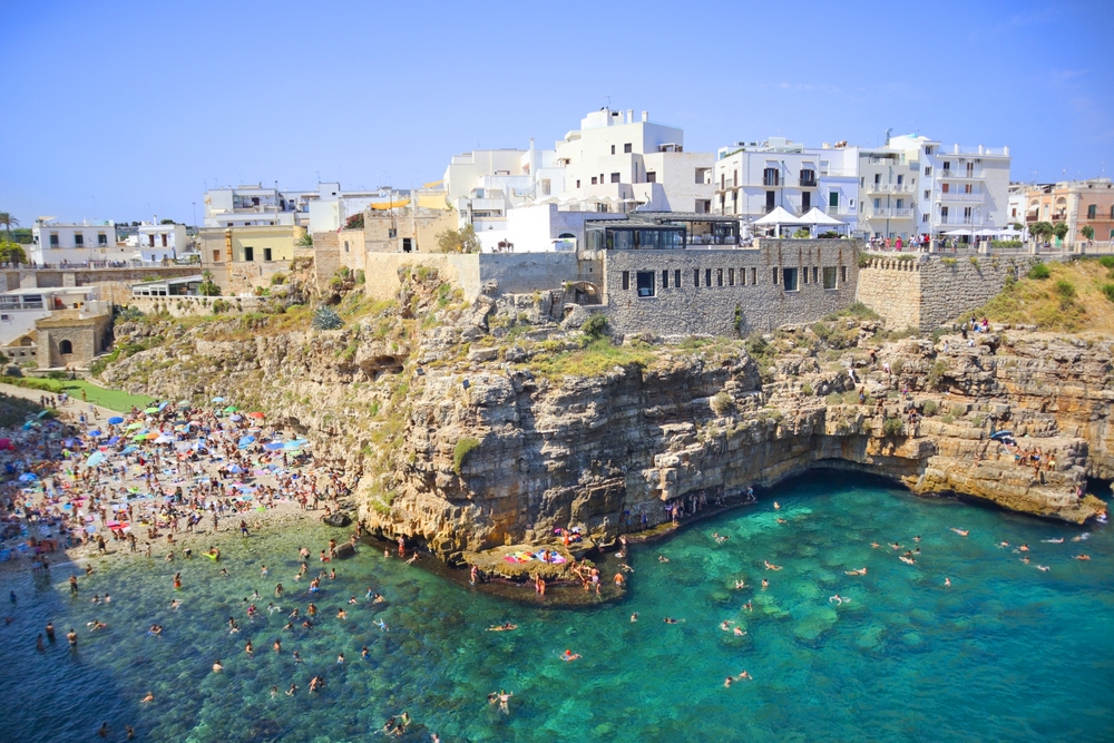 La plage Lama Monachile à Polignano a Mare