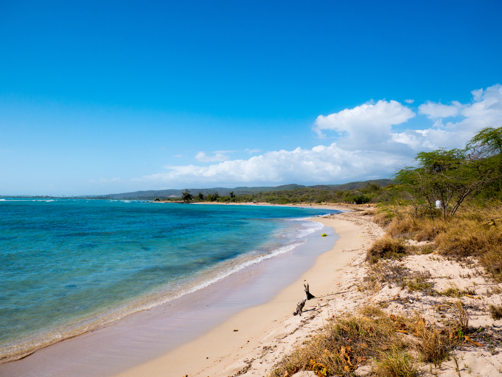 Où dormir à Porto Rico ? Les 7 meilleurs endroits et de bons hôtels 15 La plage de la réserve naturelle de Guánica sur la côte sud-ouest de Porto Rico