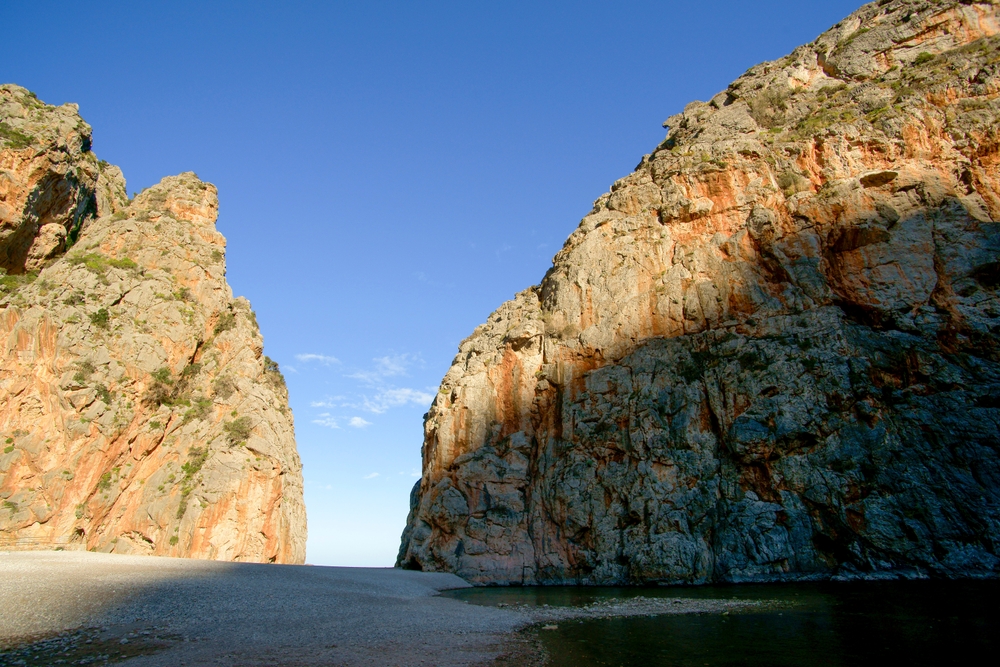 La plage du Torrent de Pareis à Sa Calobra à Majorque