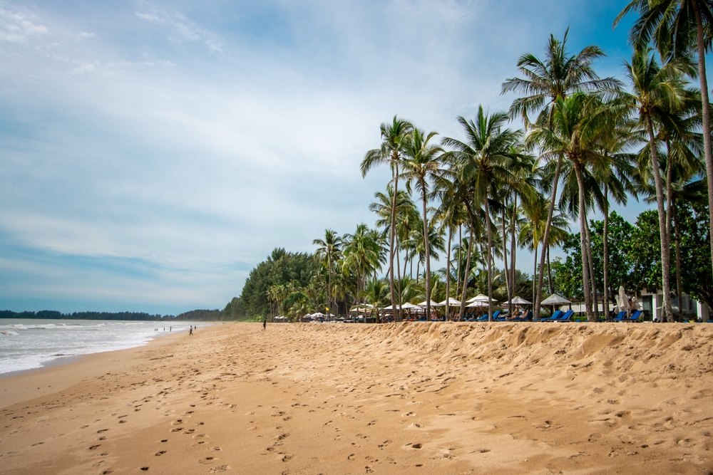 Où dormir à Khao Lak ? Les 5 meilleures zones et de bons hôtels 10 La plage tranquille de Khuk Khak à Khao Lak