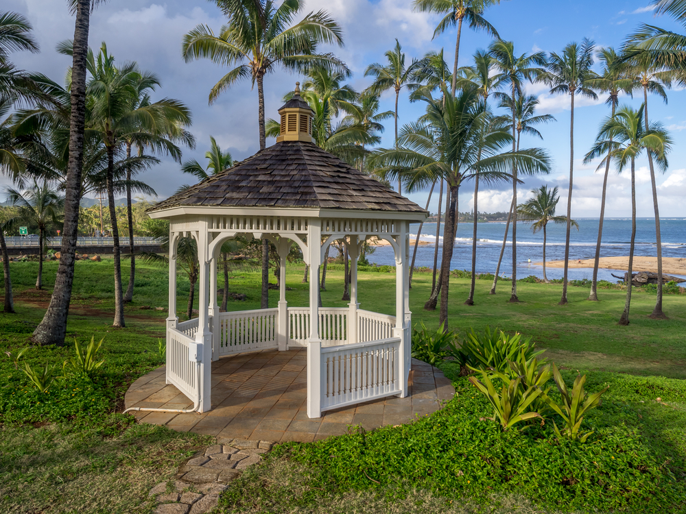 La vieille jetée au bord du sentier côtier à Kapa'a, à Kauai