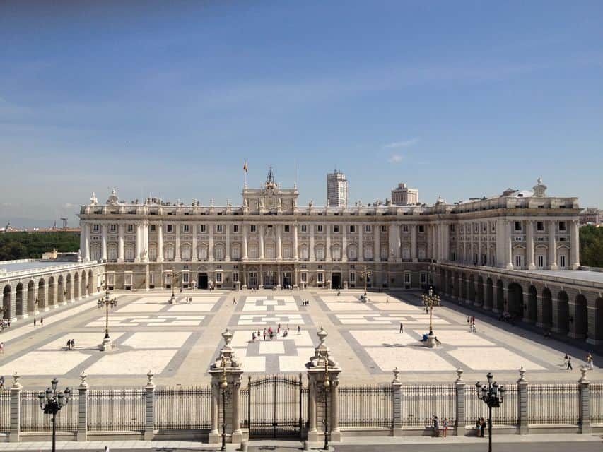 Visiter Madrid : que faire ? 18 lieux à voir et activités 20 Le Palais royal de Madrid