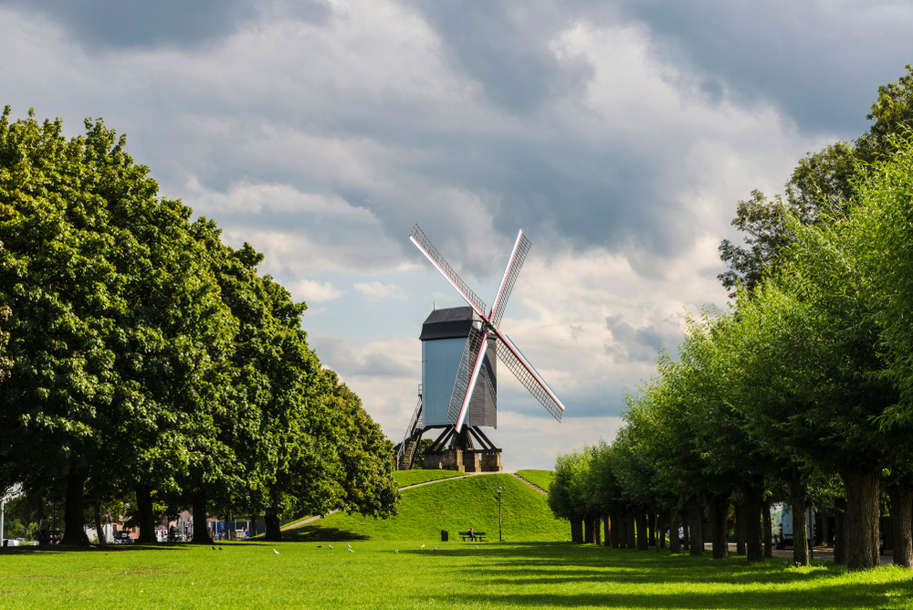 Où dormir à Bruges ? Les 5 meilleurs quartiers et de bons hôtels 10 Le Sint-Janshuismolen sur les remparts près de Kruisvest dans le quartier de Sint-Anna à Bruges