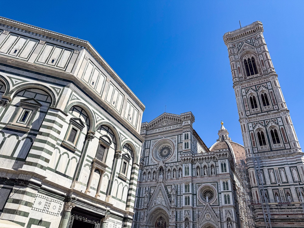 Le baptistère San Giovanni, la façade de la cathédrale et le campanile de Giotto à Florence