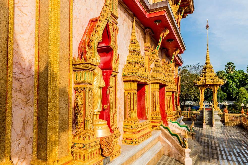 Le chedi du temple Wat Chalong à Phuket