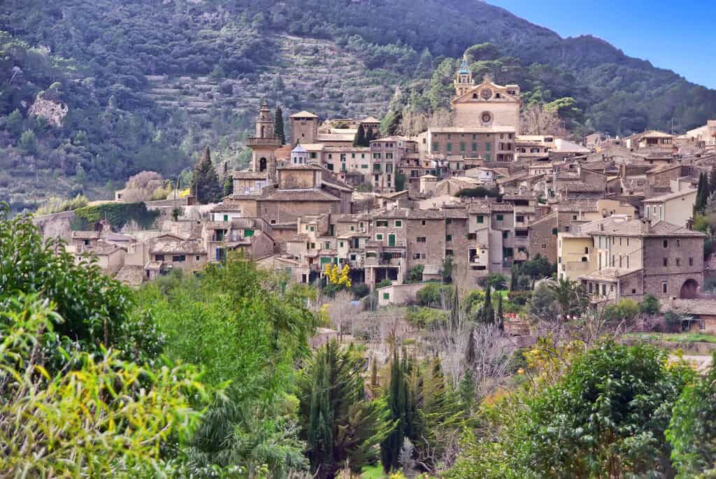 Le village de montagne de Valldemossa dans la Serra de Tramuntana à Majorque
