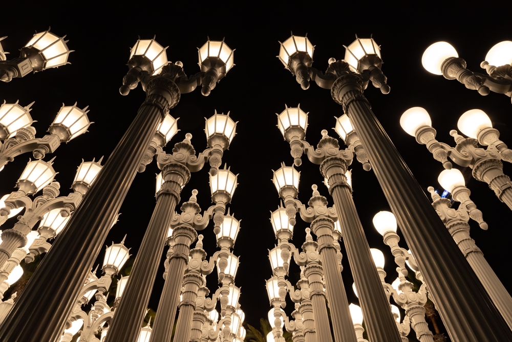 Que faire à Los Angeles ? 19 lieux à voir et activités 23 Les lampadaires d’Urban Light au LACMA le soir
