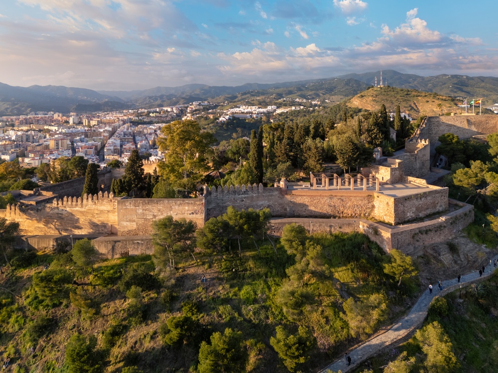 Les remparts du château de Gibralfaro au-dessus de Malaga