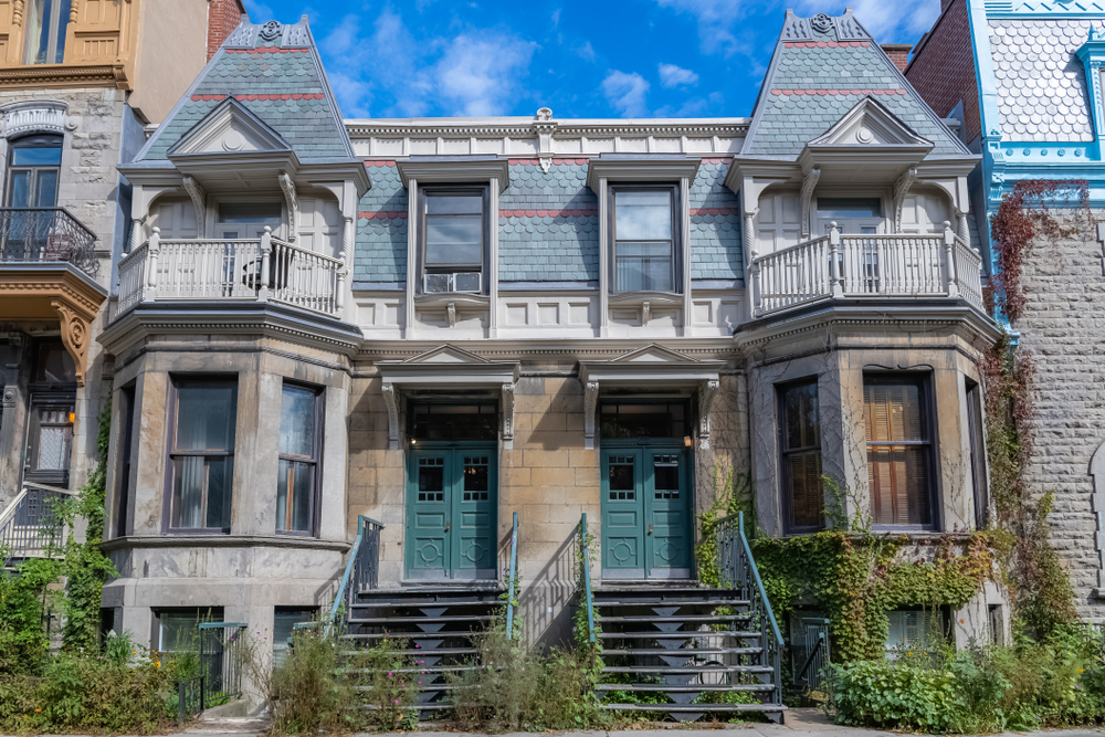 Maison victorienne avec escalier extérieur sur le Plateau-Mont-Royal à Montréal