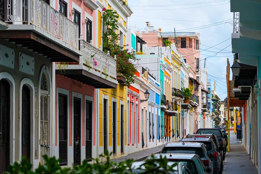 Où dormir à Porto Rico ? Les 7 meilleurs endroits et de bons hôtels 10 Maisons coloniales colorées dans le Vieux San Juan à Porto Rico