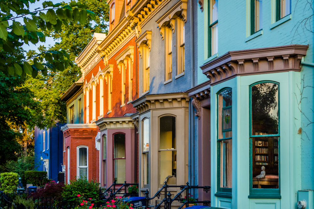 Où dormir à Washington D.C. ? Les 6 meilleurs quartiers et de bons hôtels 13 Maisons mitoyennes colorées sur Independence Avenue à Capitol Hill