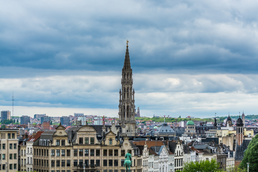 Vue de Bruxelles depuis le Mont des Arts avec la tour de l’hôtel de ville