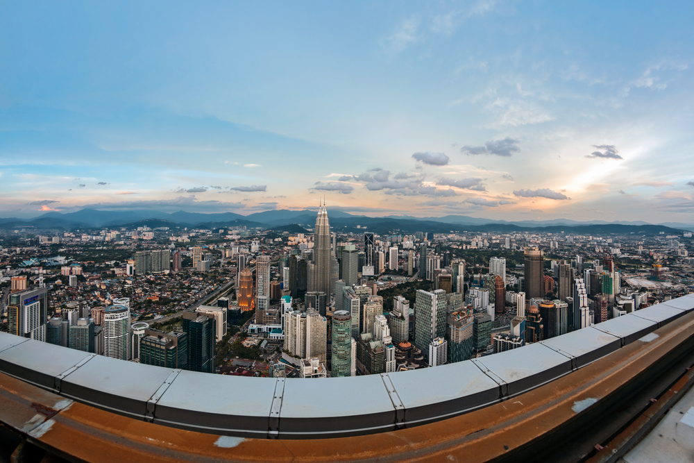 Les gratte-ciel de Kuala Lumpur au coucher du soleil