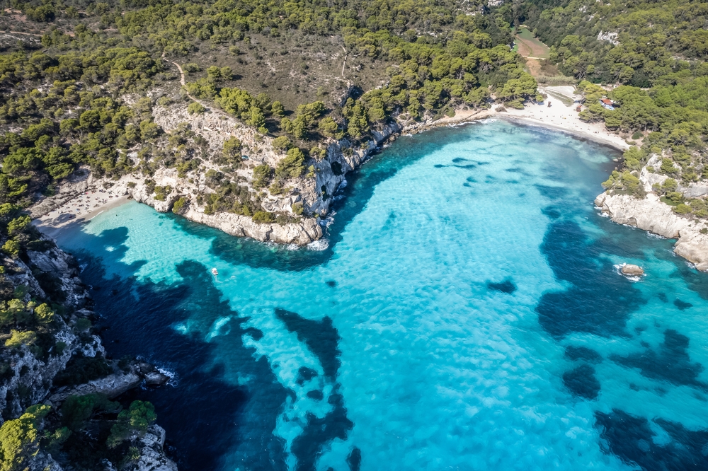 Vue aérienne de Cala Macarella à Minorque