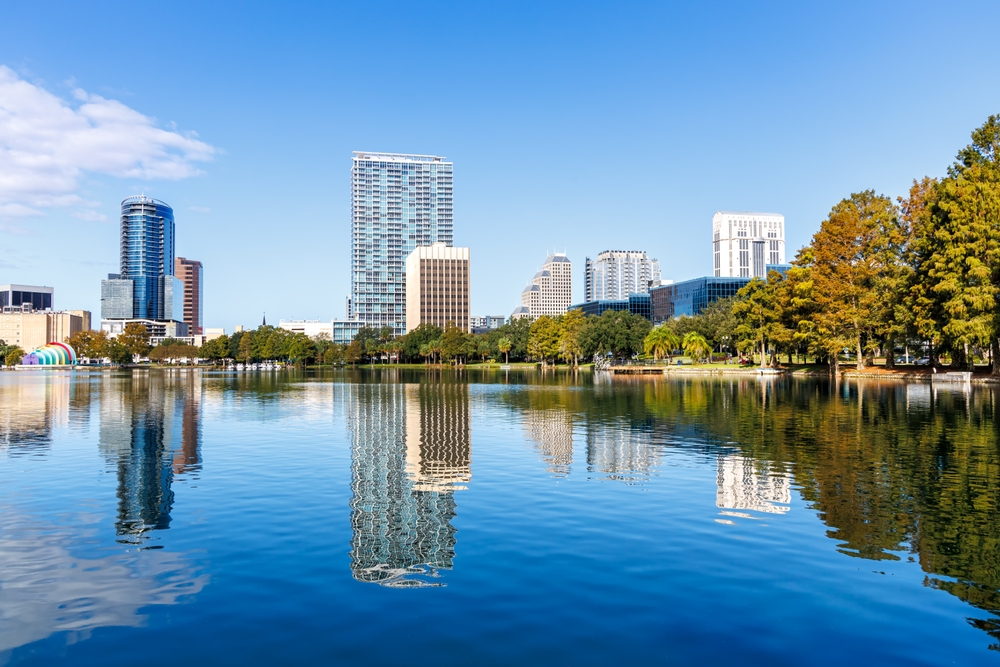 La skyline d’Orlando vue depuis Lake Eola Park