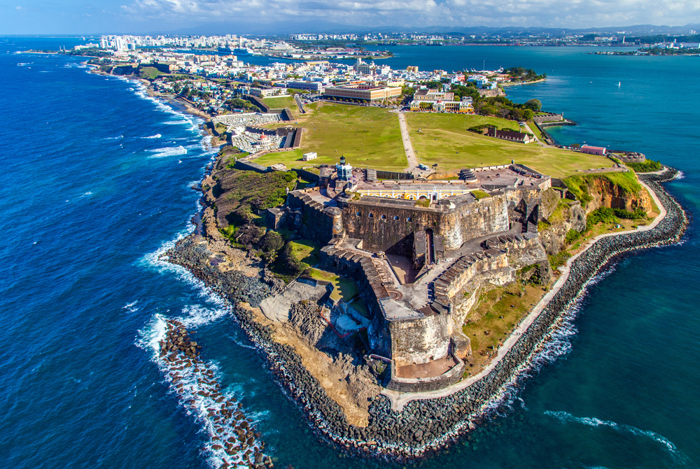 Vue aérienne de la forteresse El Morro à l’entrée de la baie de San Juan à Porto Rico