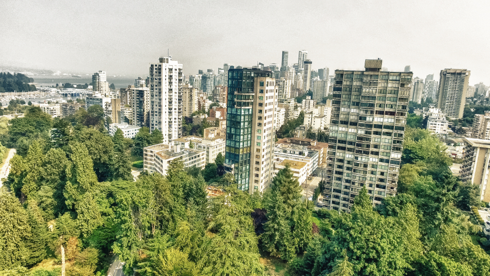 Vue aérienne des gratte-ciel de Vancouver au-dessus de Stanley Park