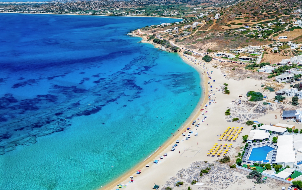 Vue aérienne de la plage de Mikri Vigla à Naxos