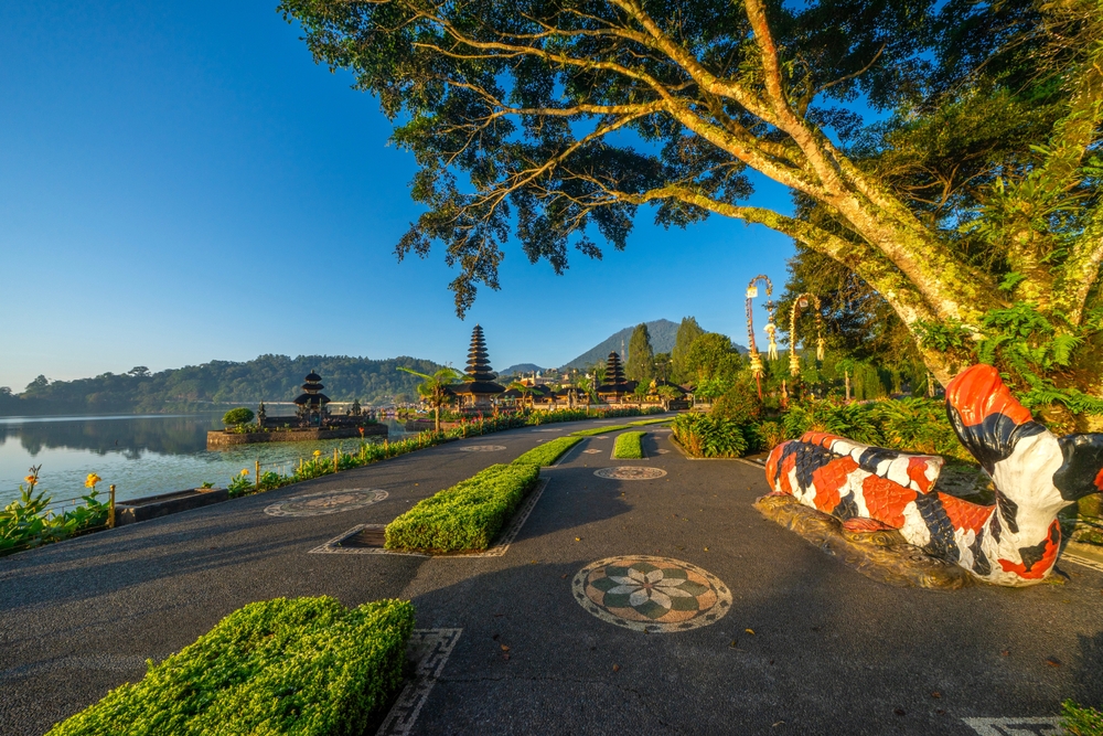 Que faire à Bali ? Les 17 meilleurs sites et activités 26 Pura Ulun Danu Beratan près de Bedugul le matin