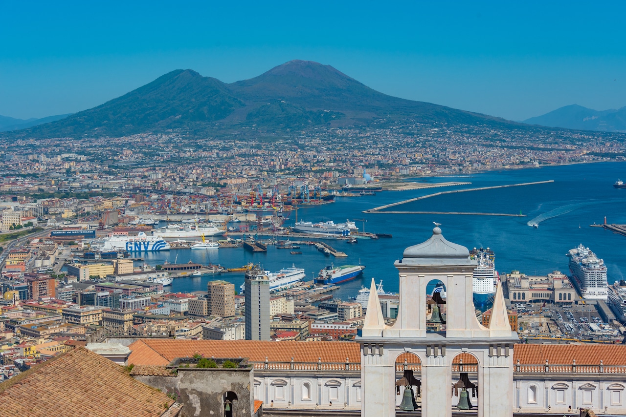 De l’aéroport de Naples au centre - guide des transports 7 Le quartier du port, Porto, à Naples