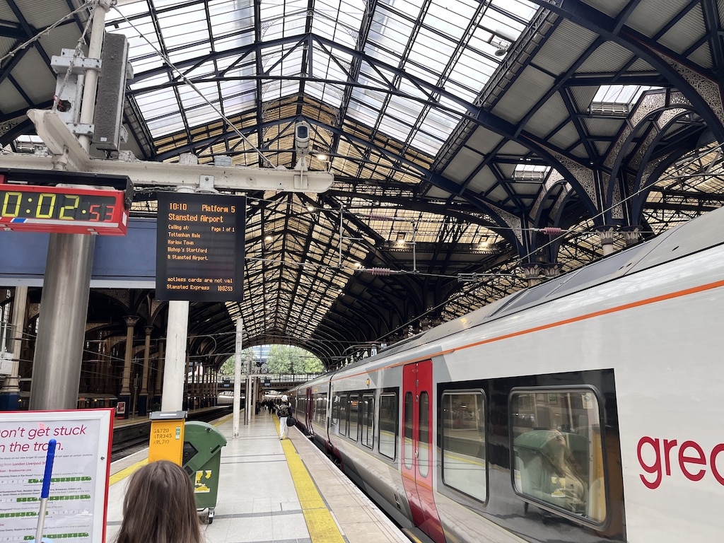 Le train à destination de l’aéroport de Stansted