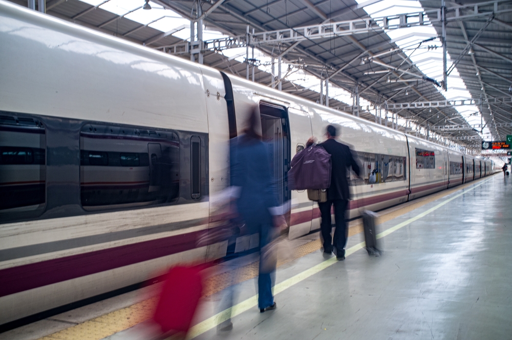 Train à grande vitesse en gare de Málaga María Zambrano