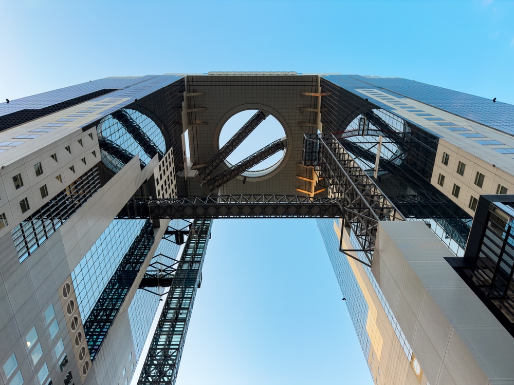 Où dormir à Osaka ? Les 4 meilleurs quartiers et de bons hôtels 8 Umeda Sky Building à Osaka vu d’en bas