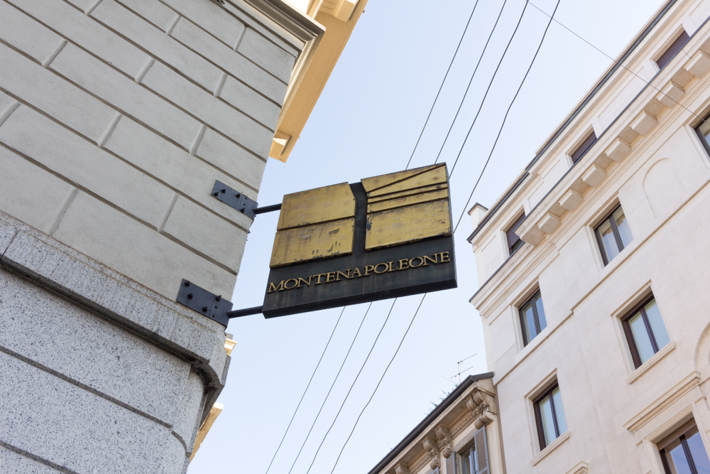 Rue commerçante Via Monte Napoleone à Milan