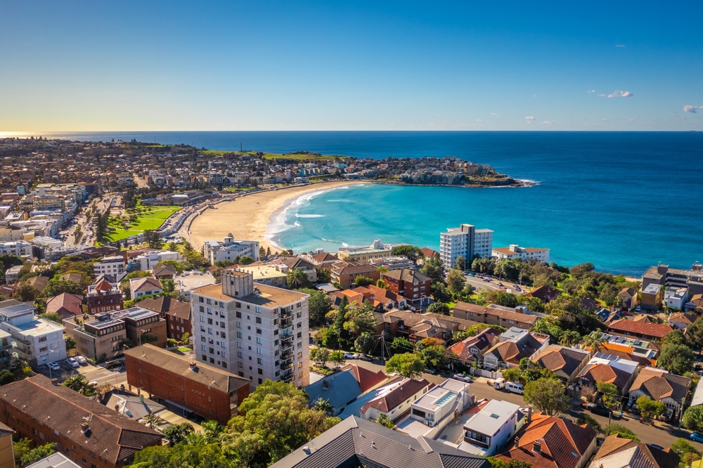 Où dormir à Sydney ? Les 6 meilleurs quartiers et hôtels 13 Vue aérienne de Bondi Beach à Sydney