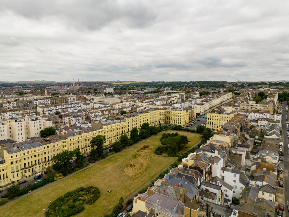 Où dormir à Brighton ? Les 5 meilleurs quartiers et de bons hôtels 9 Vue aérienne de Regency Square et de la plage à Brighton