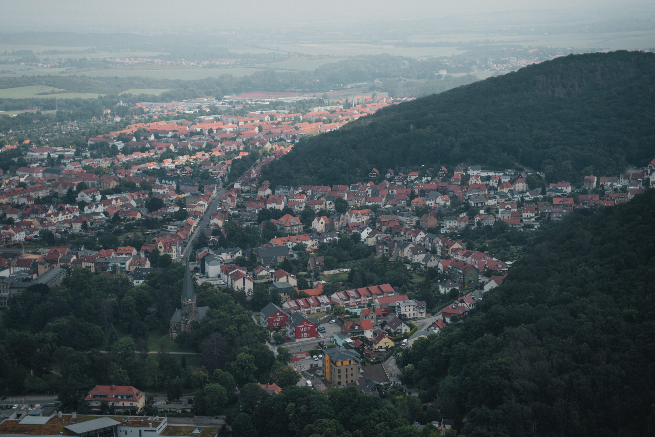 Où dormir dans le Harz ? Les 5 meilleures villes et de bons hôtels 11 Vue aérienne de Thale dans le Harz