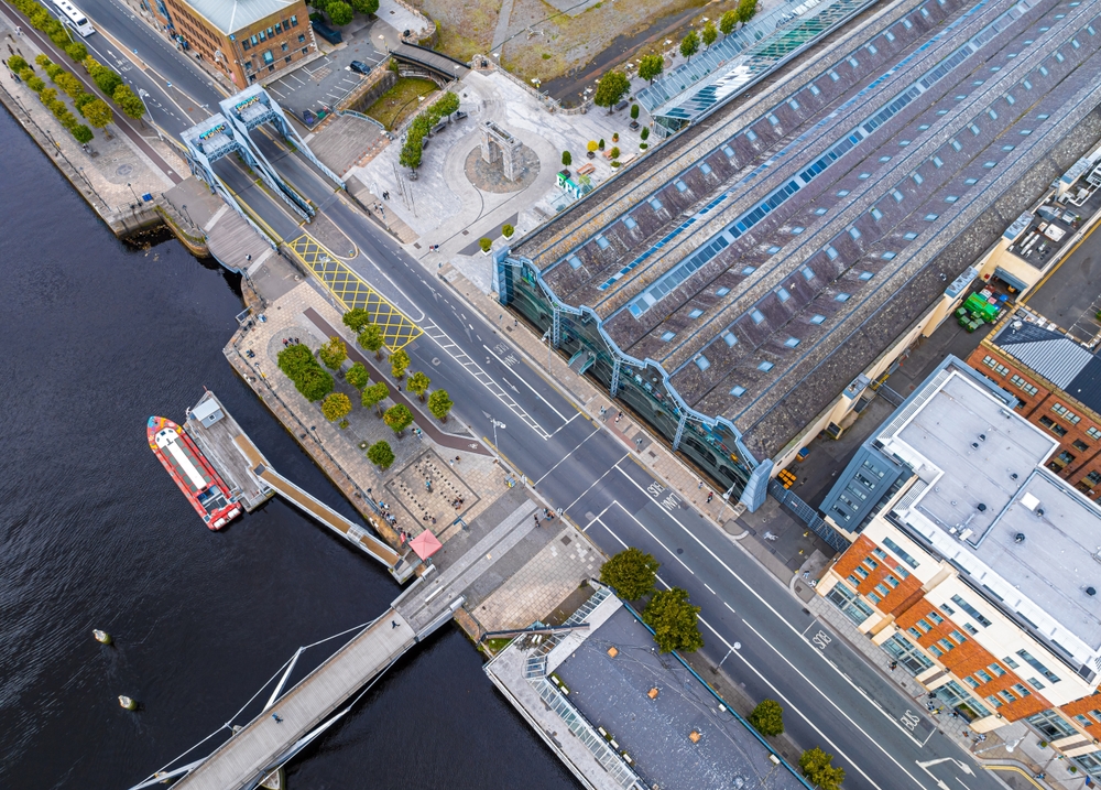 Vue aérienne du CHQ Building avec EPIC The Irish Emigration Museum au bord de la Liffey