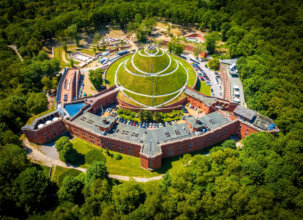 Que faire à Cracovie ? 18 lieux à voir et activités 35 Vue aérienne du tertre de Kościuszko à Cracovie